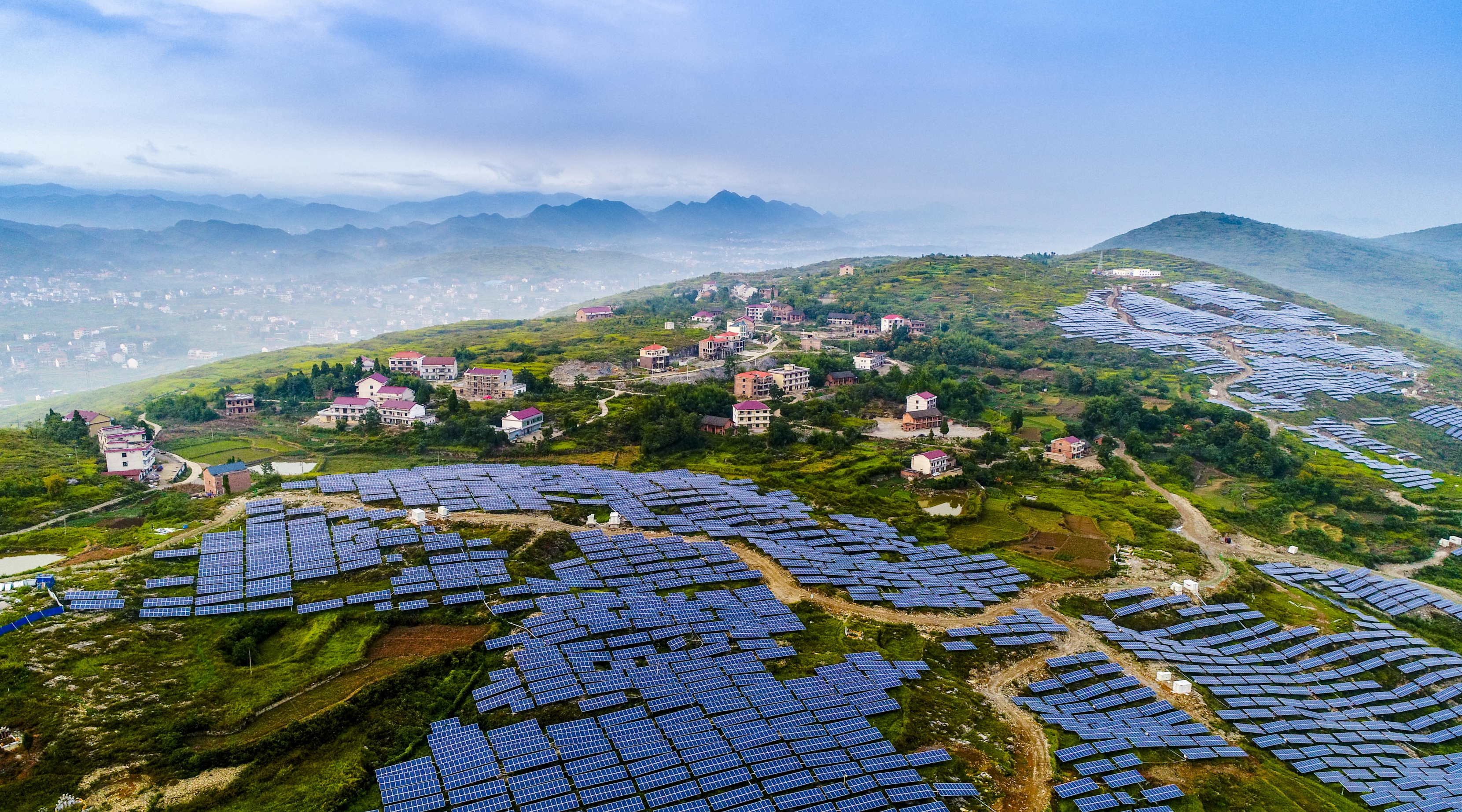 1711517502687015431.jpg 新能源基地化開發(fā)與鄉(xiāng)村振興緊密結(jié)合.jpg