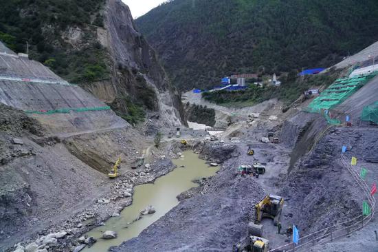 1721023394929098358.jpg cGwc-heeixnu9400010.jpg